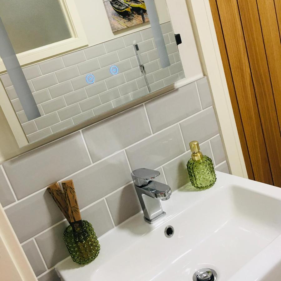 The Art Attic A Stylish Boutique Apartment Builth Wells Exteriör bild